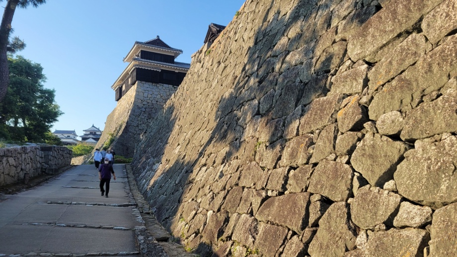 松山城の天守までの所要時間と登り方について